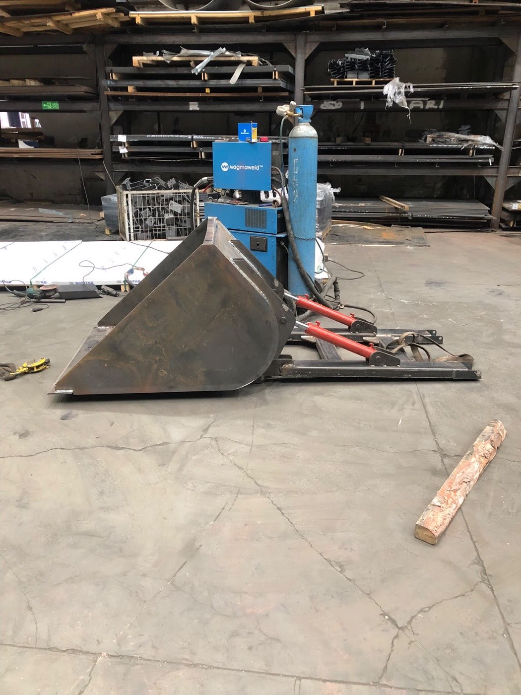Arı İstif üretim sahasında forklift ataşmanı imalat aşaması 3