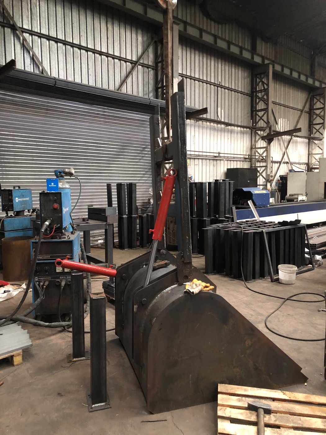 Arı İstif üretim sahasında forklift ataşmanı imalat aşaması 10